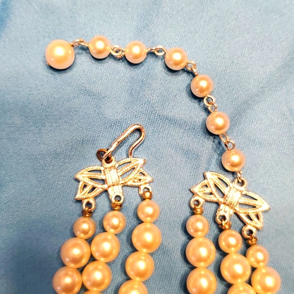 Vtg 3 strand pearl choker - Picture 2 of 3